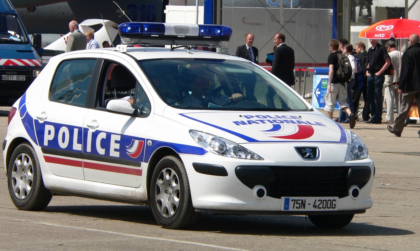 Photo Credit: https://upload.wikimedia.org/wikipedia/commons/e/e2/French_Police_p1230006.jpg 